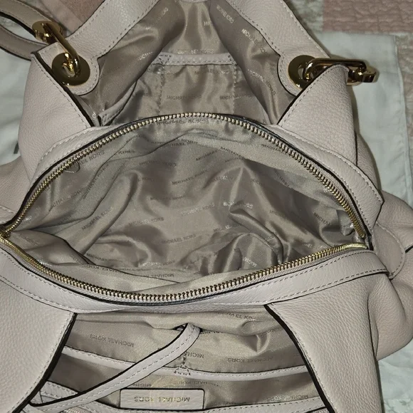 Michael Kors Soft Pebbled Leather Blush Shoulder Bag - Picture 12 of 16